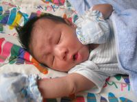 這個baby叫熙明，係同學陳斌的囝囝，7月27號才出世咋！(拍照時未足一個月大架)