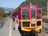 btU@䨮Y